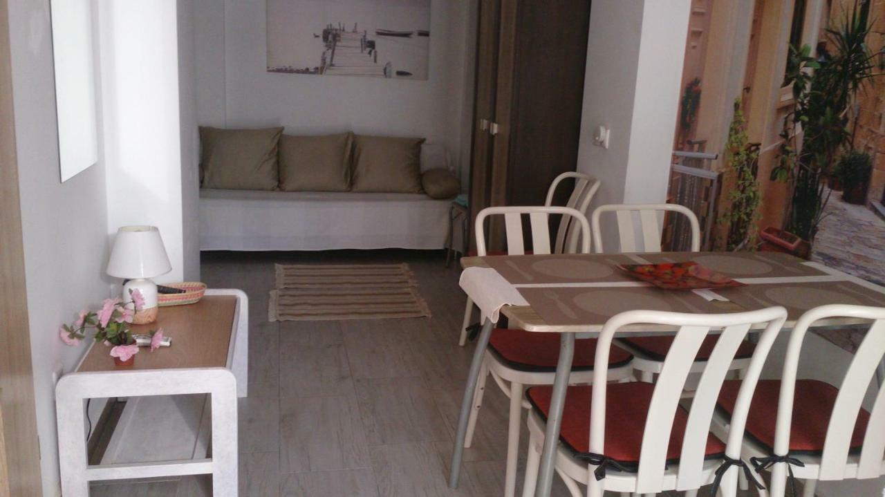 Madamme Curie Apartment Torrevieja Eksteriør bilde